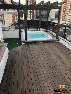 Deck e piscina