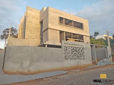 Sobrado 3 dormitórios Escola Agrícola - Blumenau, SC