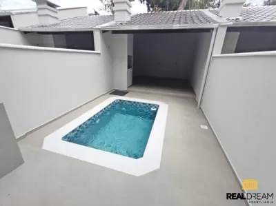 Piscina e área de festa/serviço