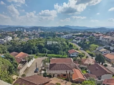 Vista da cozinha e área de serviço